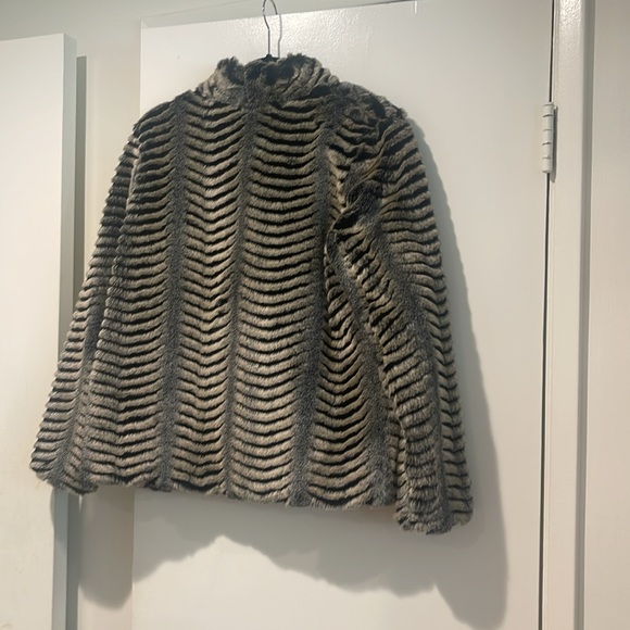 Beautiful jacket - Picture 6 of 7